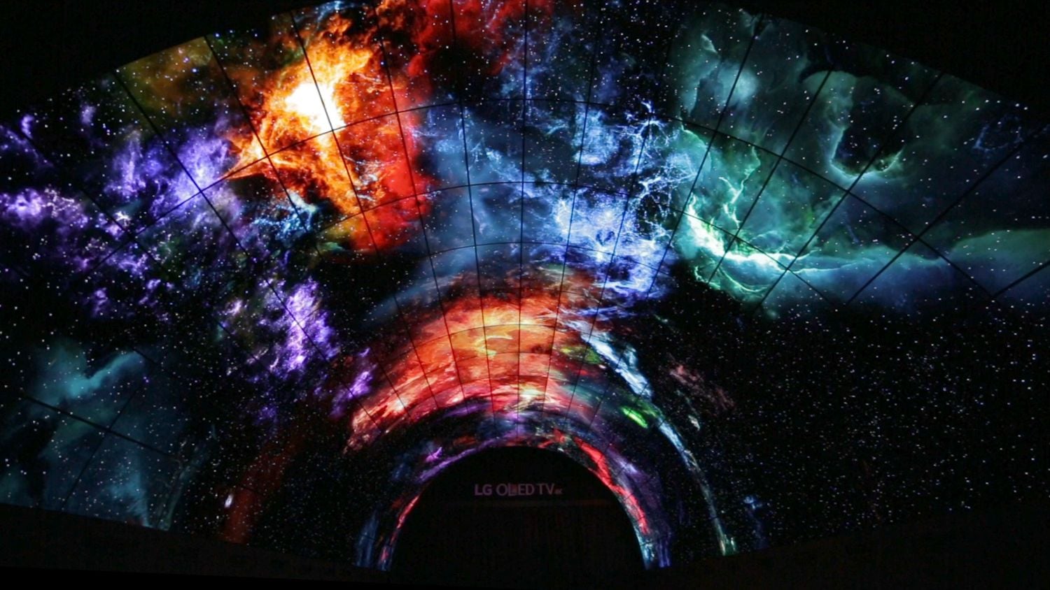 IFA 2016 - LG OLED tunel
