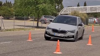 Náhledový obrázek - Video: Škoda Scala v losím testu obstála. Porazila novou Mazdu3 i Kiu Ceed