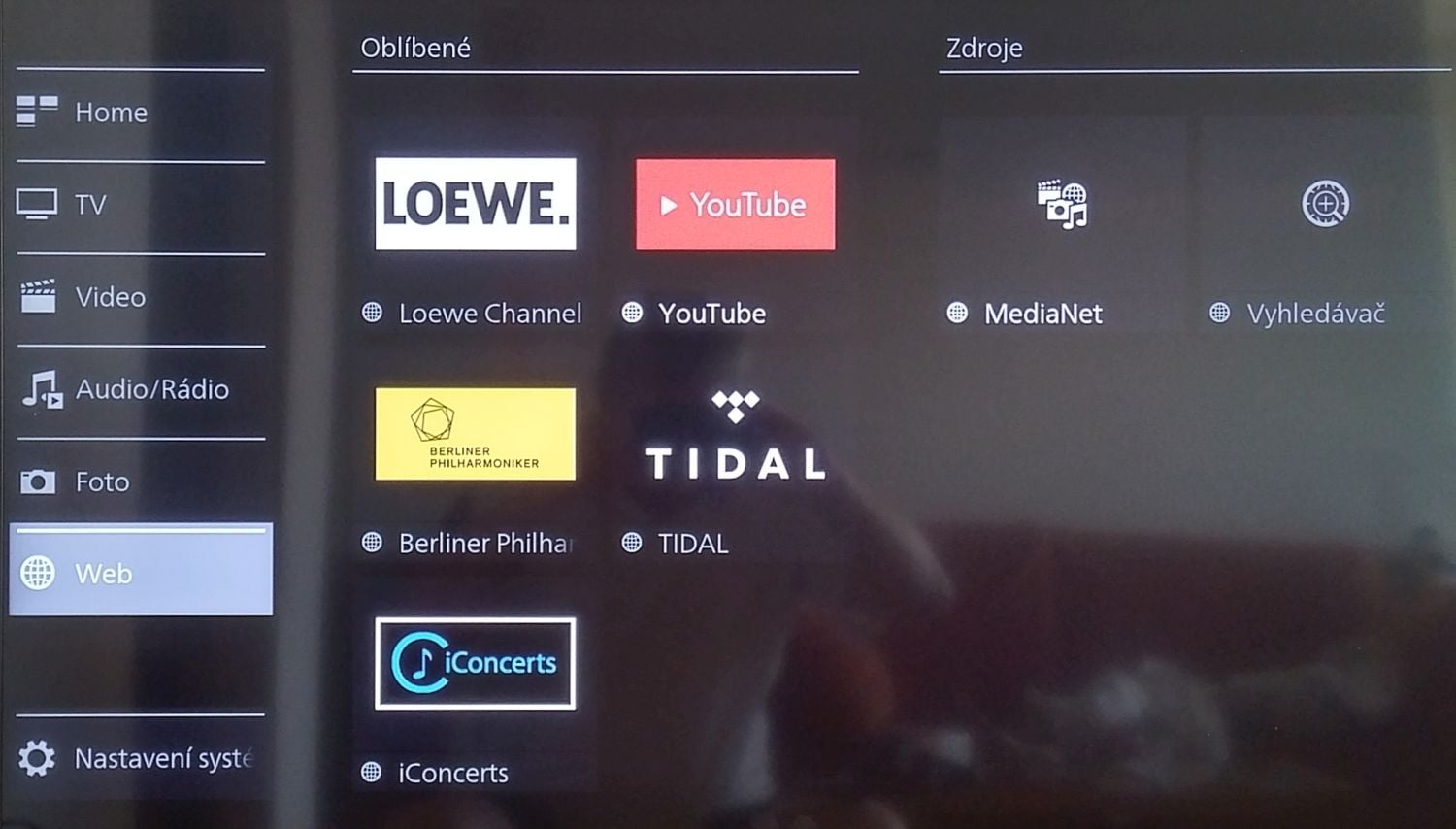 Web, ale spíše Apps, tedy seznam všech dostupných aplikací.