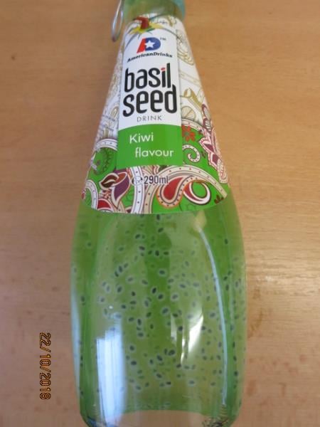 Nejakostní potraviny - AmericanDrinks basil seed DRINK Kiwi flavour. Výrobek obsahoval barviva tartrazin (E 102) a brilantní modř FCF (E 133), která nebyla uvedena na obale.