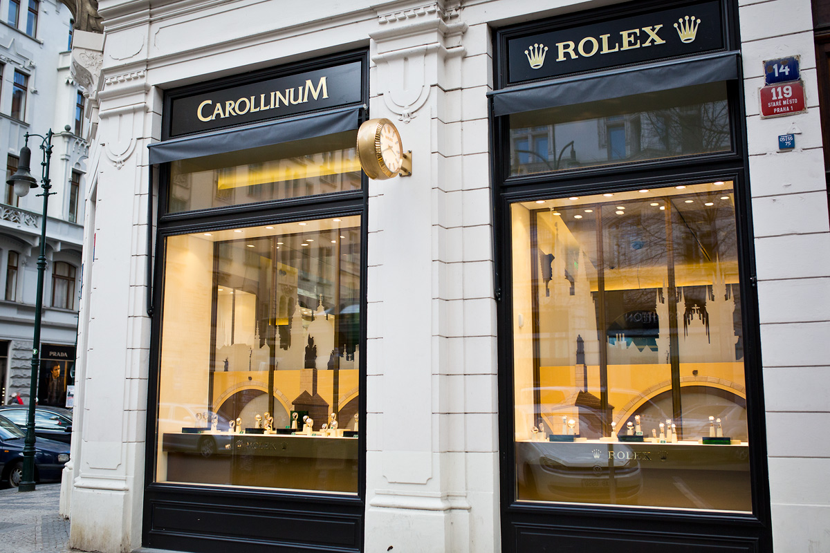 Výlohy v Pařížské ulici v Praze