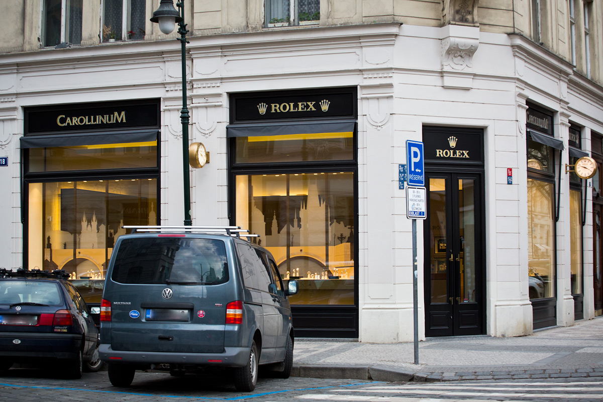 Výlohy v Pařížské ulici v Praze