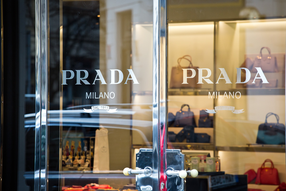 Výlohy v Pařížské ulici v Praze