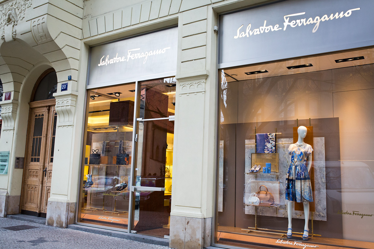 Výlohy v Pařížské ulici v Praze