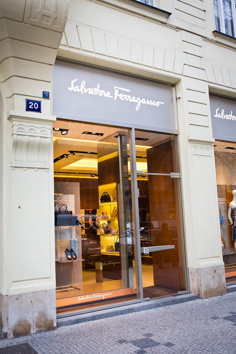 Výlohy v Pařížské ulici v Praze