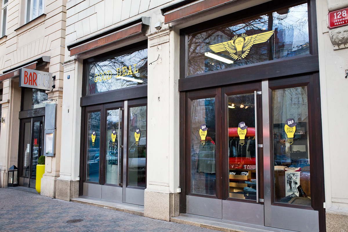 Výlohy v Pařížské ulici v Praze