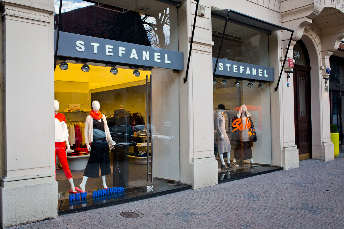 Výlohy v Pařížské ulici v Praze