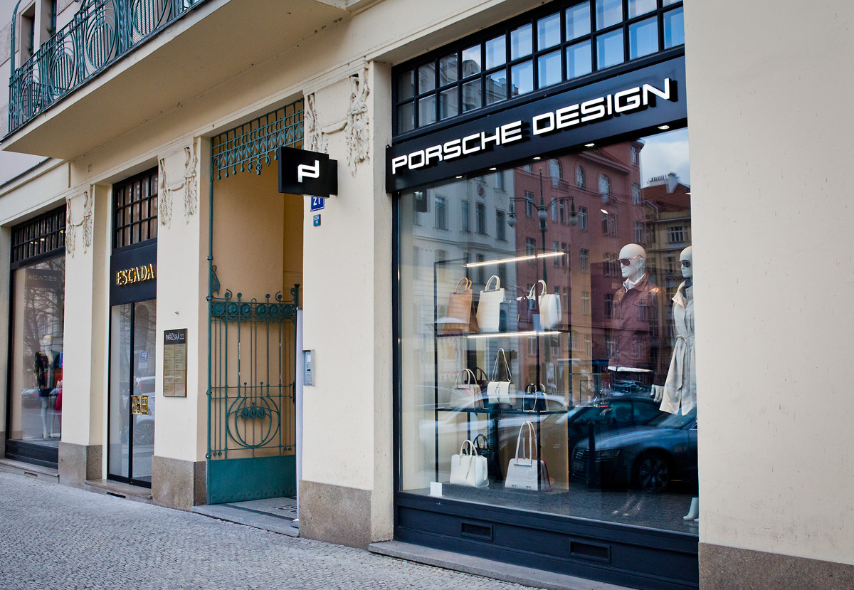 Výlohy v Pařížské ulici v Praze