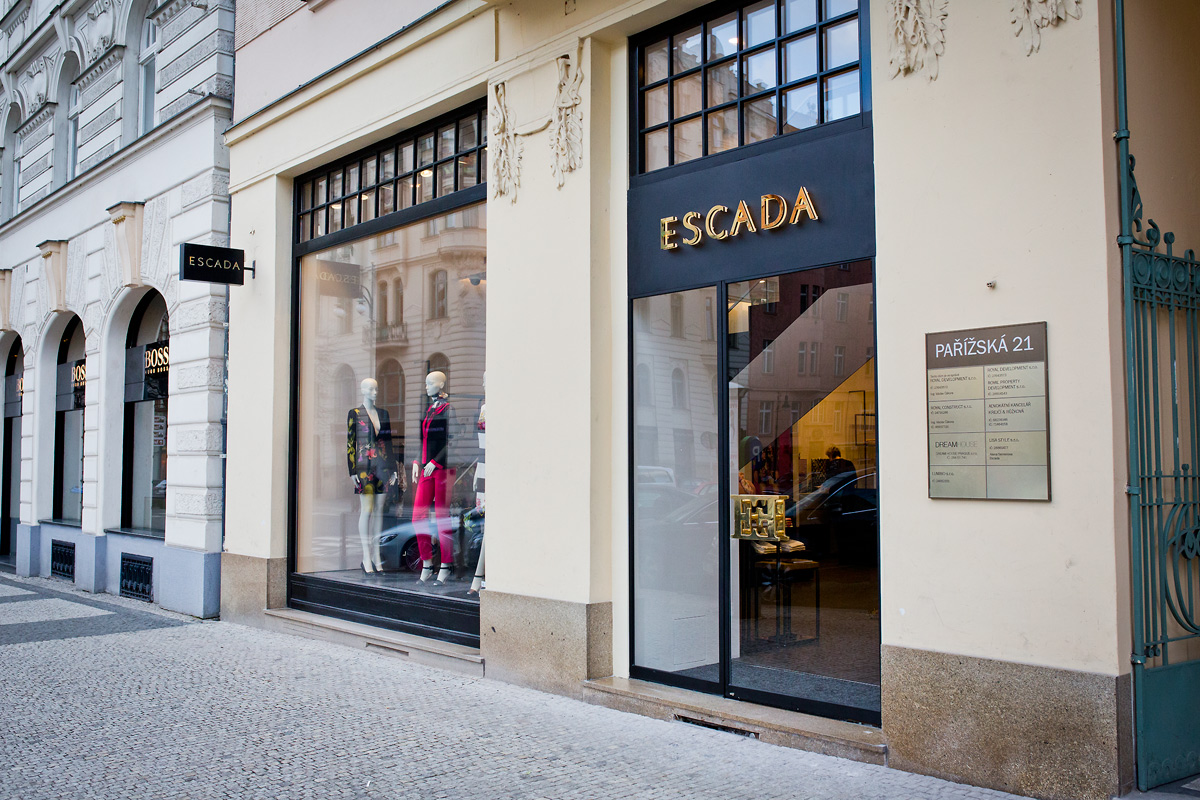 Výlohy v Pařížské ulici v Praze