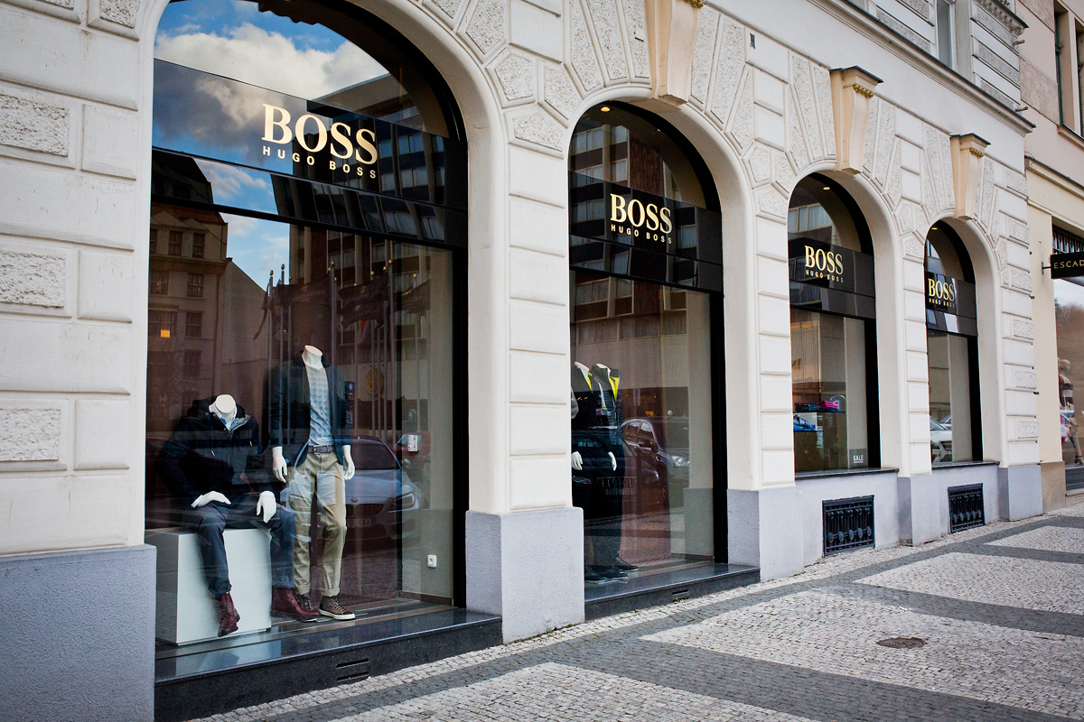 Výlohy v Pařížské ulici v Praze