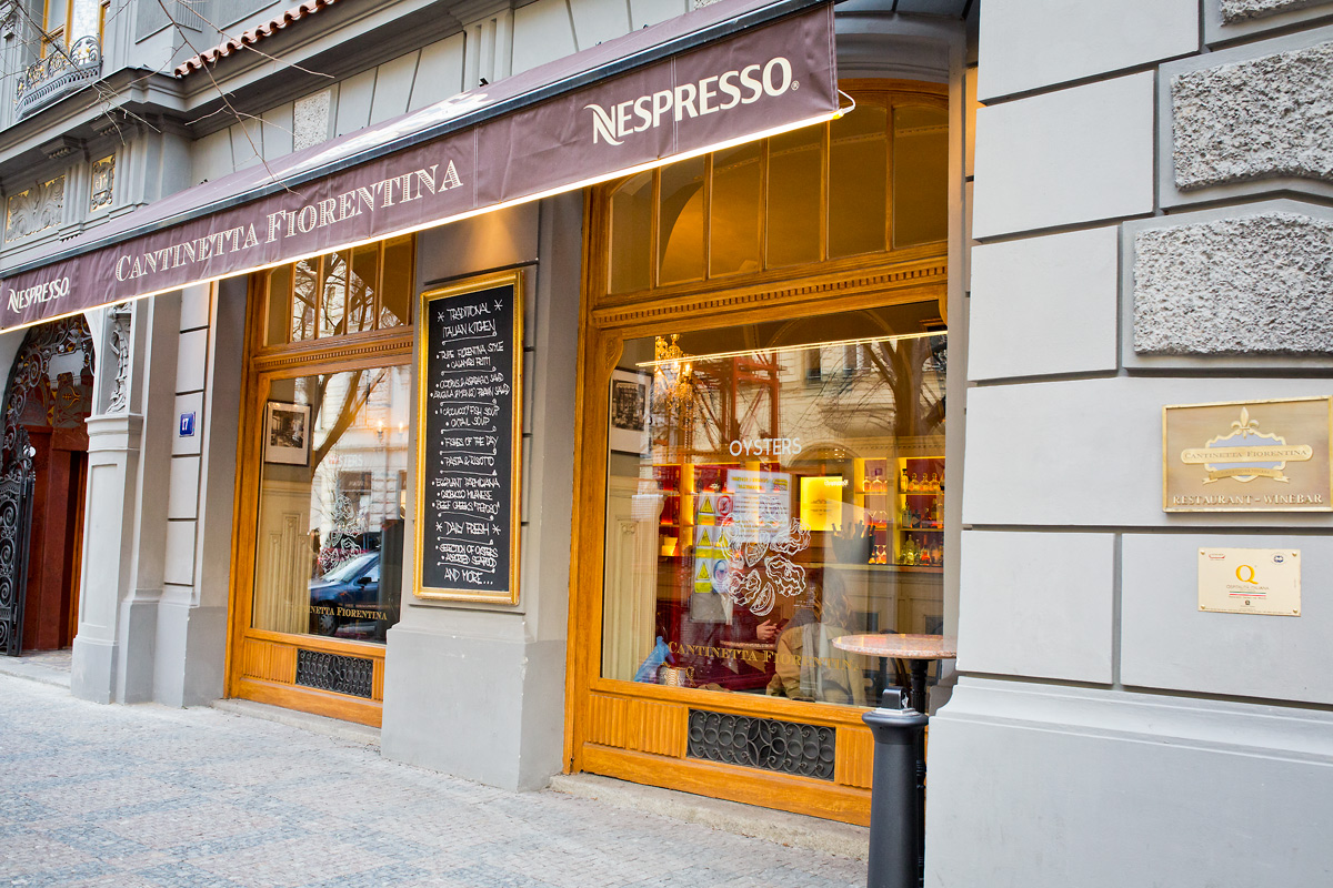 Výlohy v Pařížské ulici v Praze