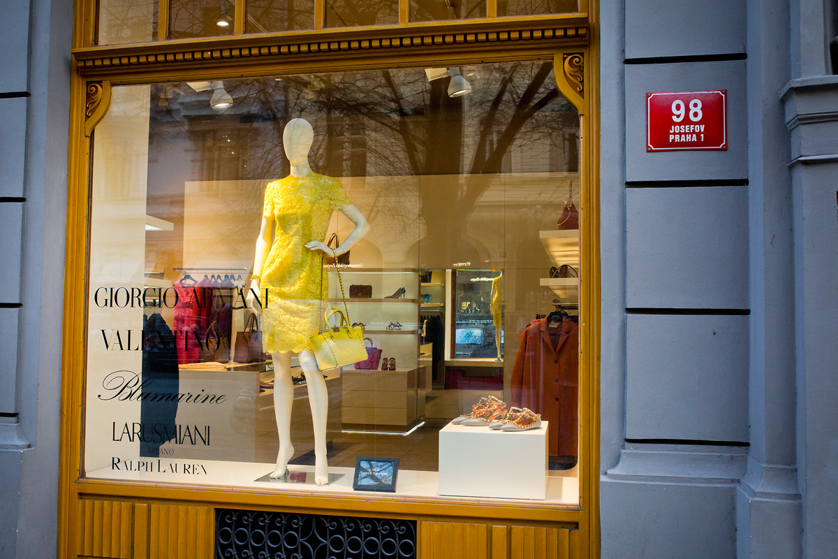 Výlohy v Pařížské ulici v Praze