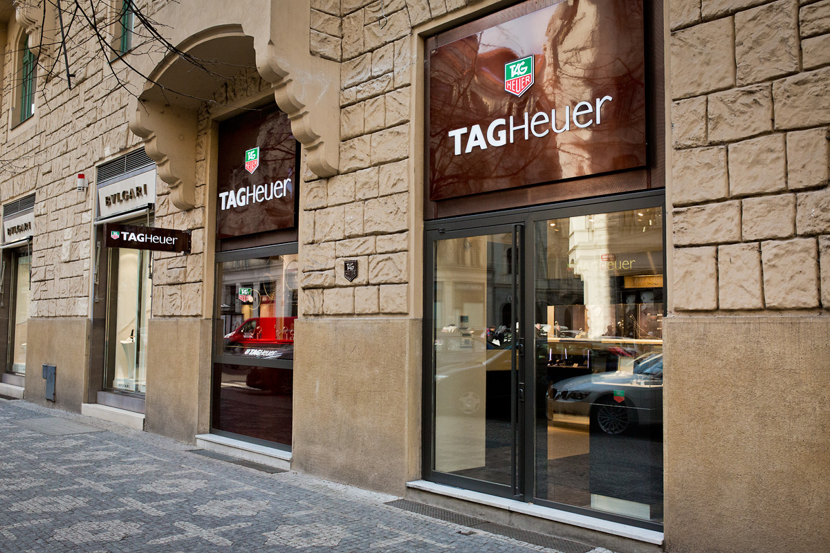 Výlohy v Pařížské ulici v Praze