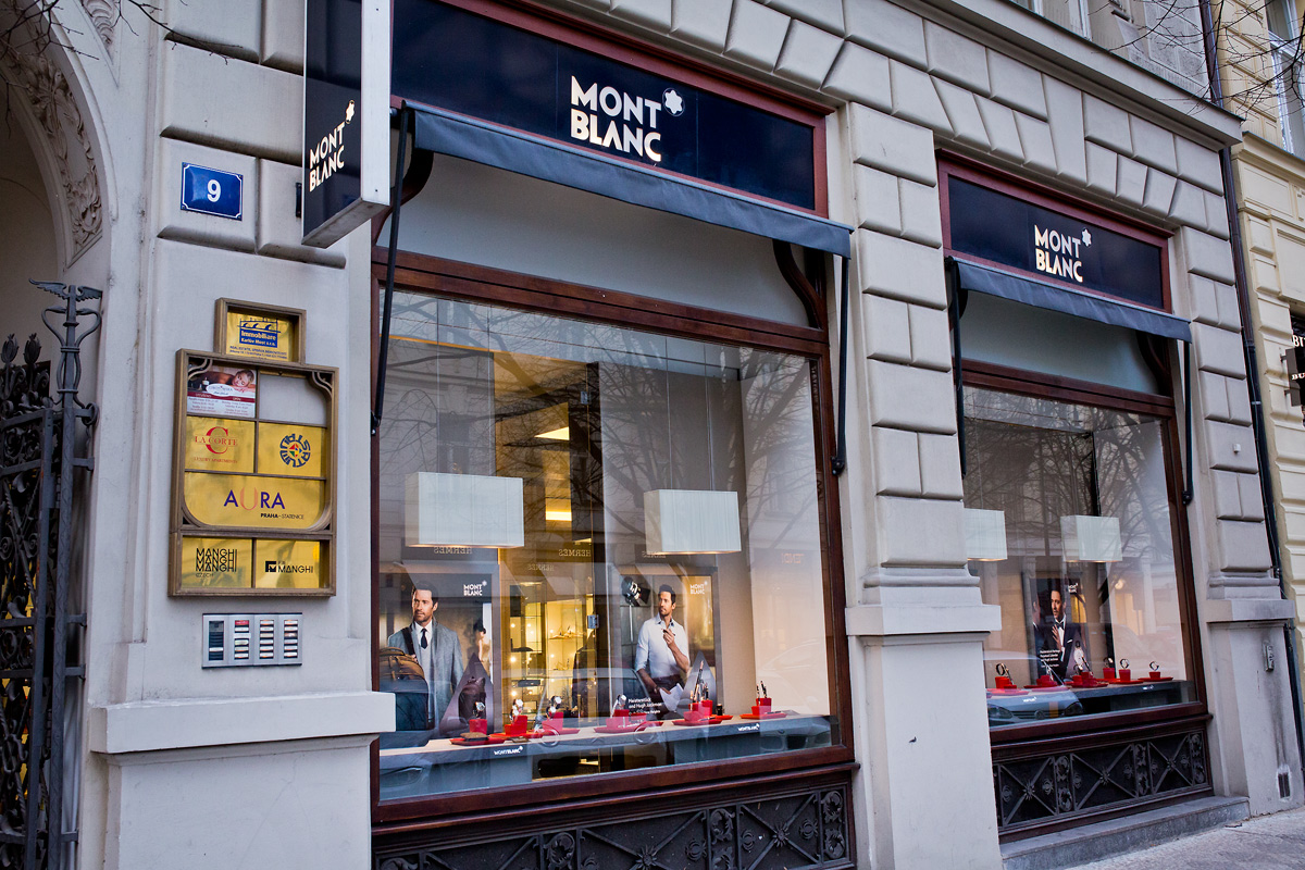 Výlohy v Pařížské ulici v Praze