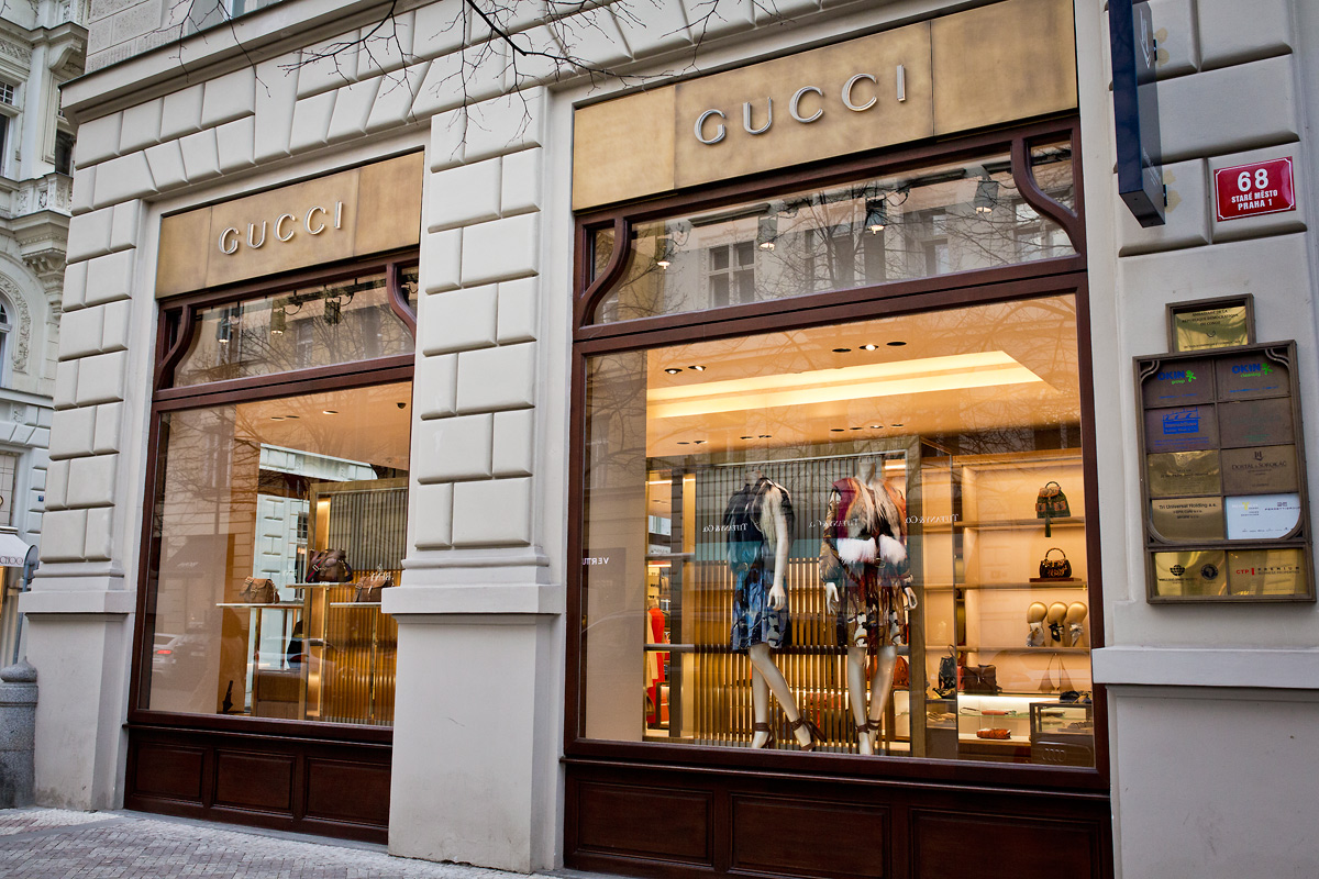 Výlohy v Pařížské ulici v Praze