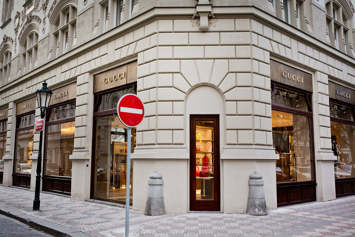 Výlohy v Pařížské ulici v Praze