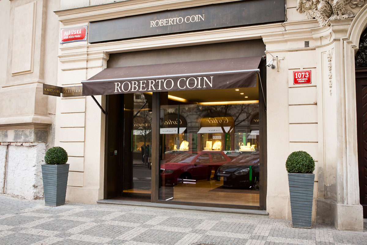 Výlohy v Pařížské ulici v Praze