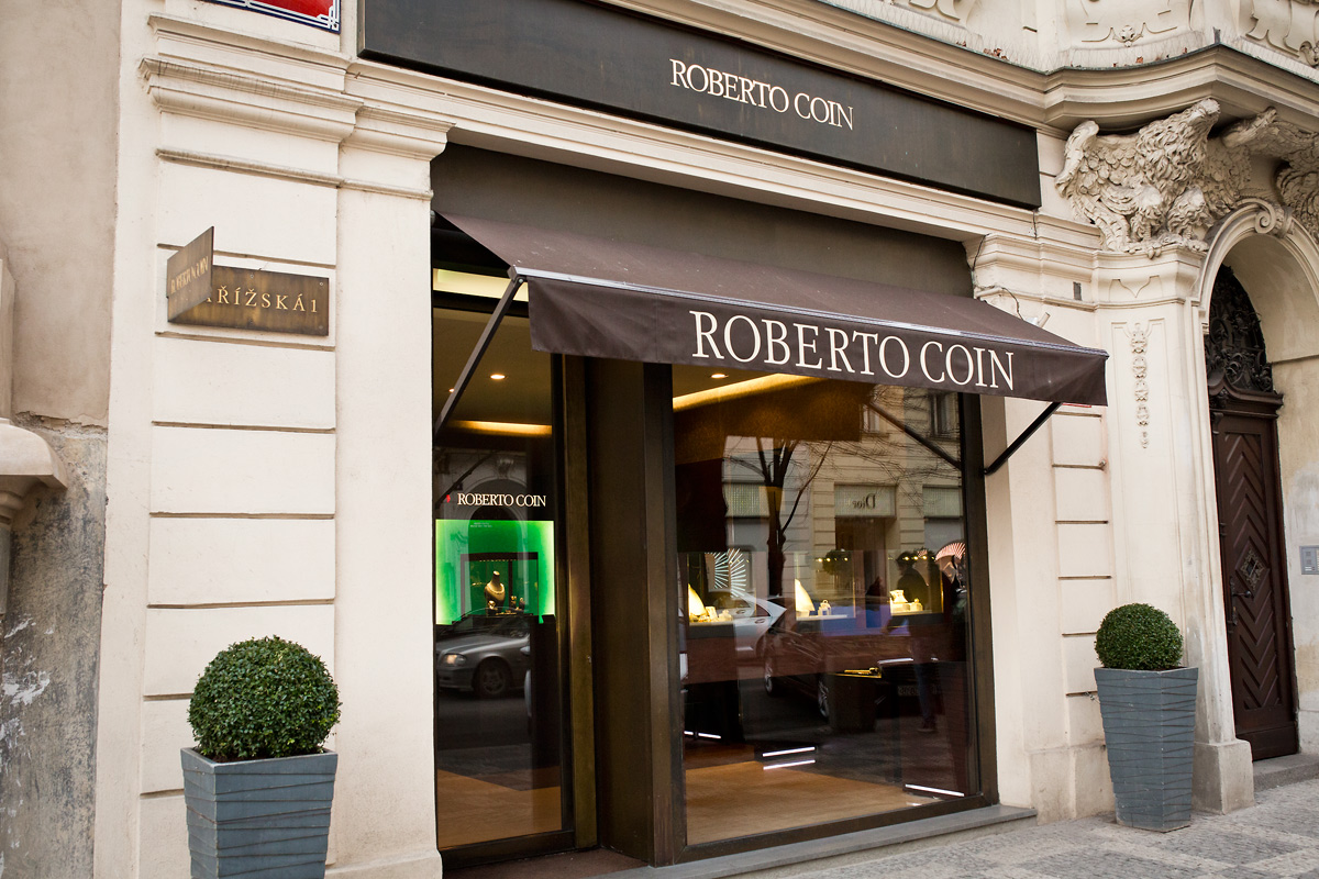 Výlohy v Pařížské ulici v Praze