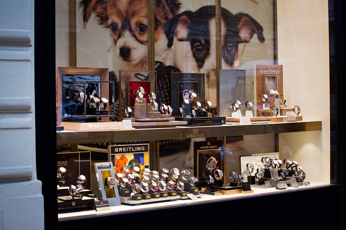 Výlohy v Pařížské ulici v Praze