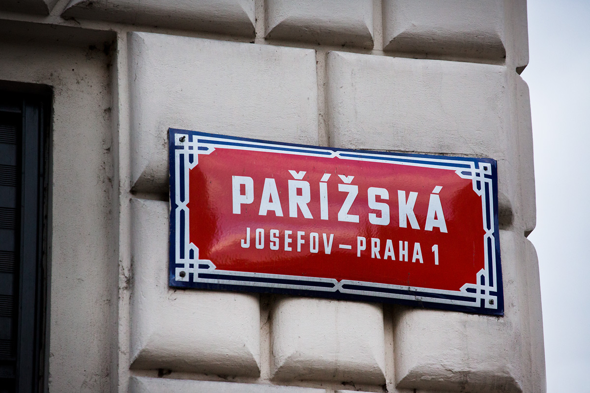 Výlohy v Pařížské ulici v Praze