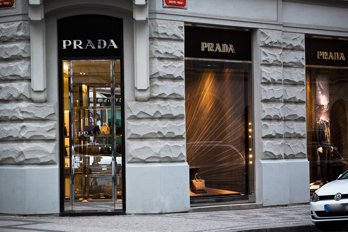 Výlohy v Pařížské ulici v Praze