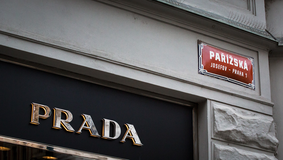 Výlohy v Pařížské ulici v Praze