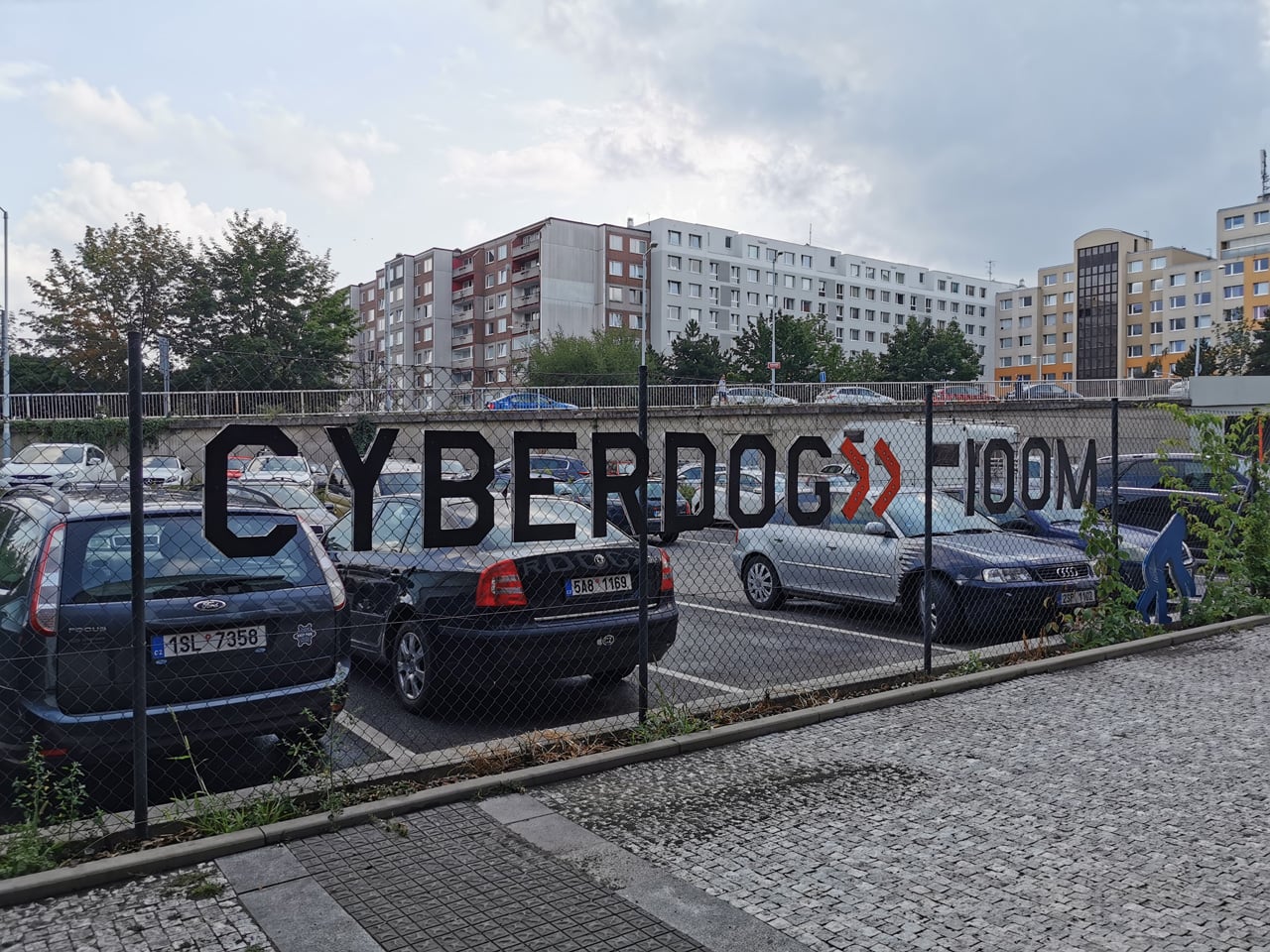 Cyberdog: robotická vinárna v Praze v Nových Butovicích