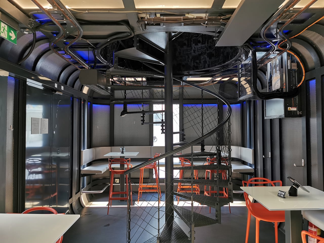 Cyberdog: robotická vinárna v Praze v Nových Butovicích