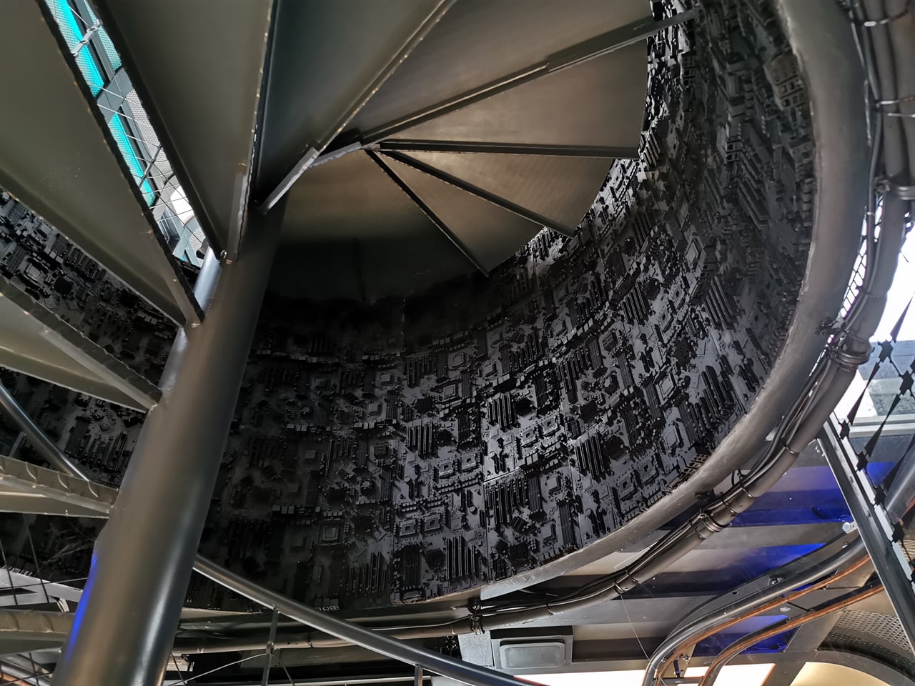 Cyberdog: robotická vinárna v Praze v Nových Butovicích