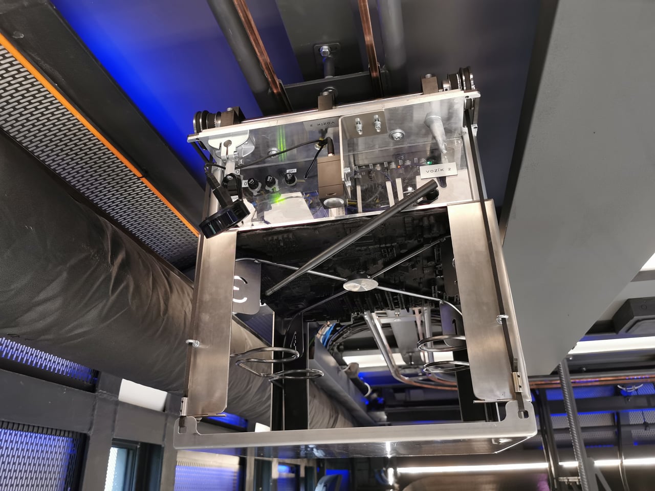 Cyberdog: robotická vinárna v Praze v Nových Butovicích