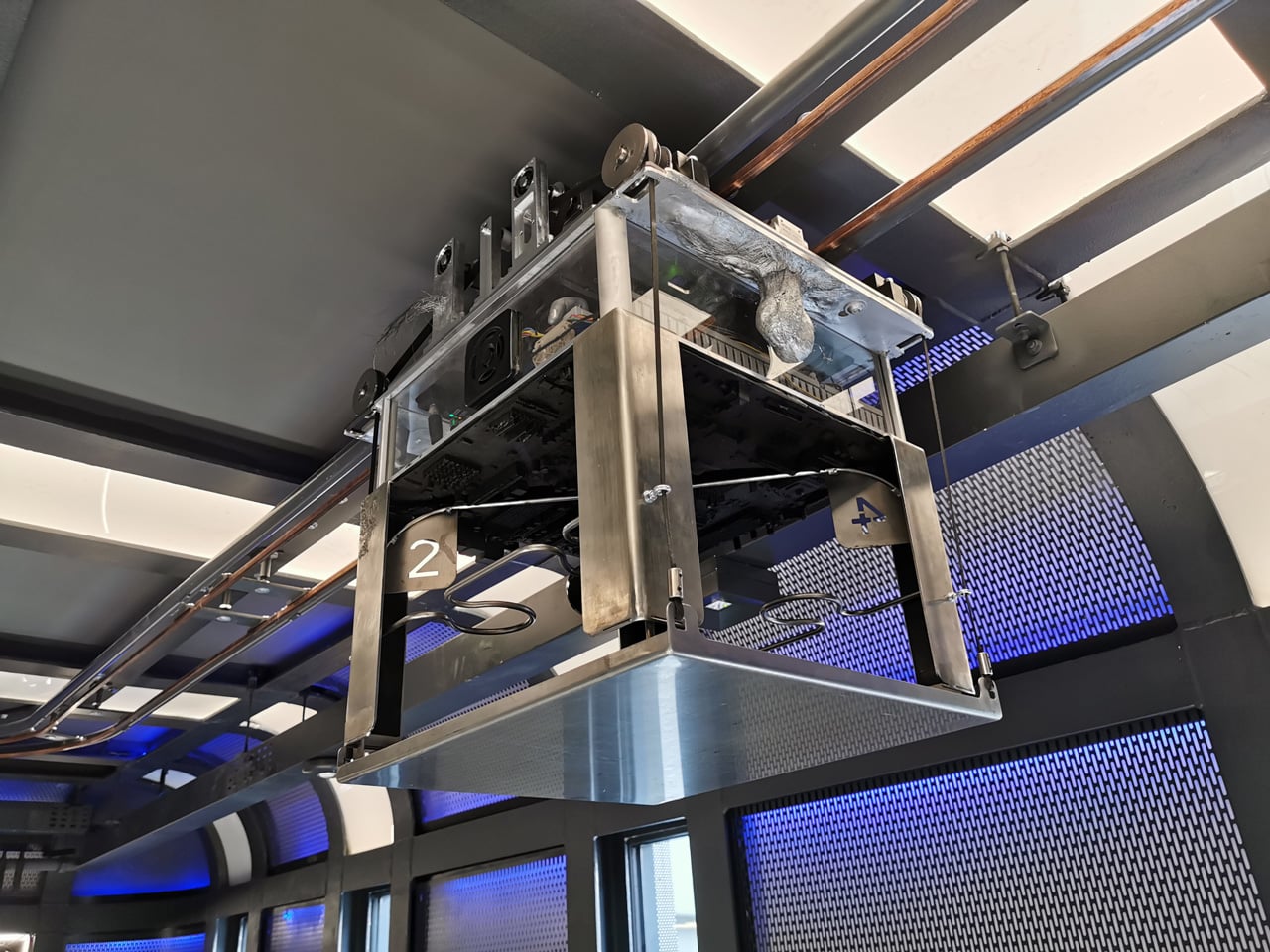 Cyberdog: robotická vinárna v Praze v Nových Butovicích