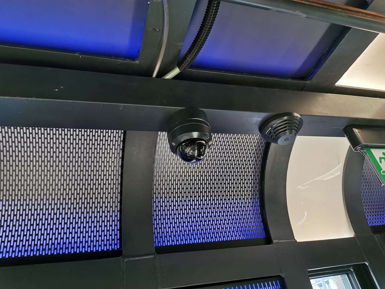 Cyberdog: robotická vinárna v Praze v Nových Butovicích