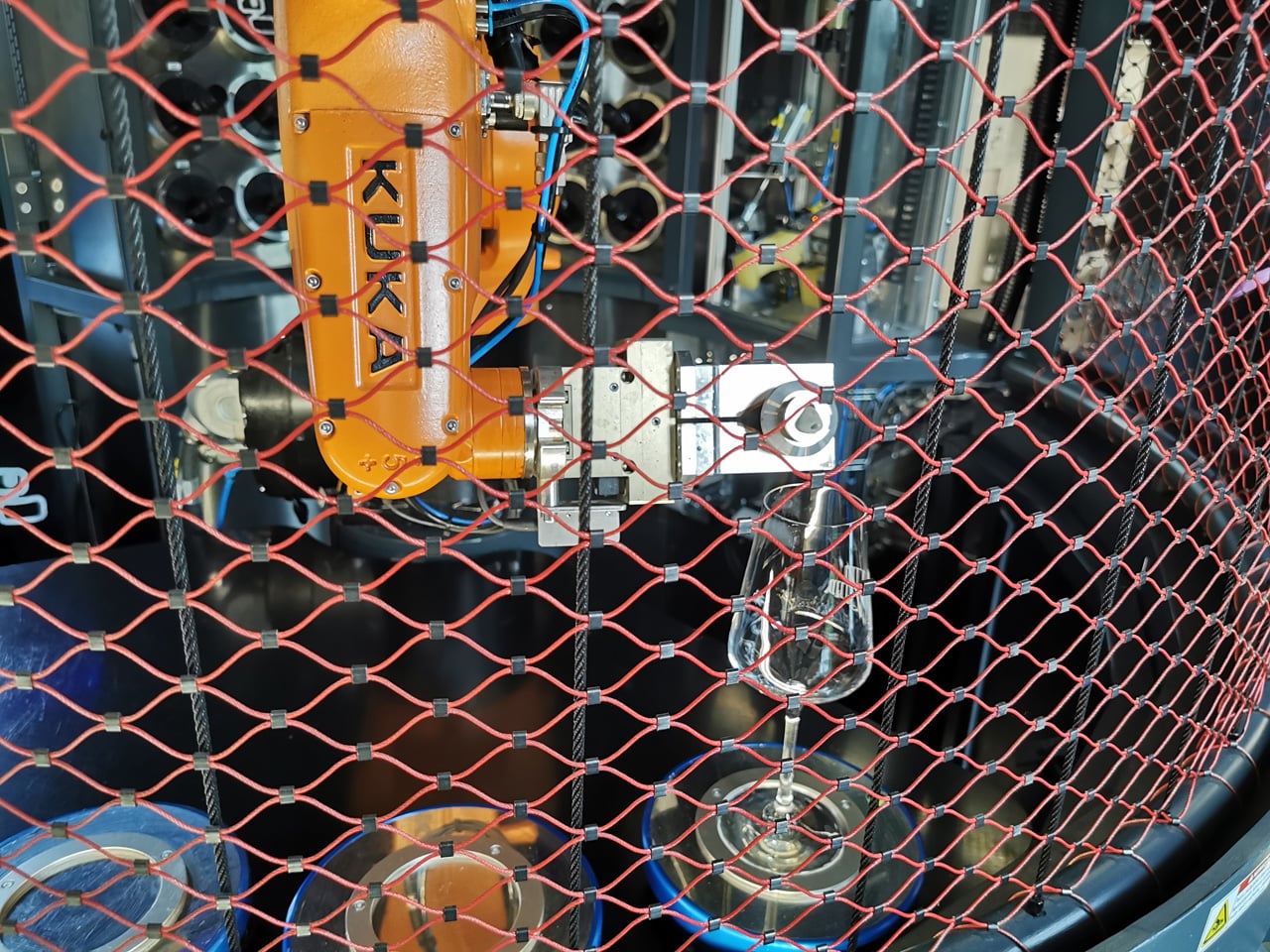 Cyberdog: robotická vinárna v Praze v Nových Butovicích