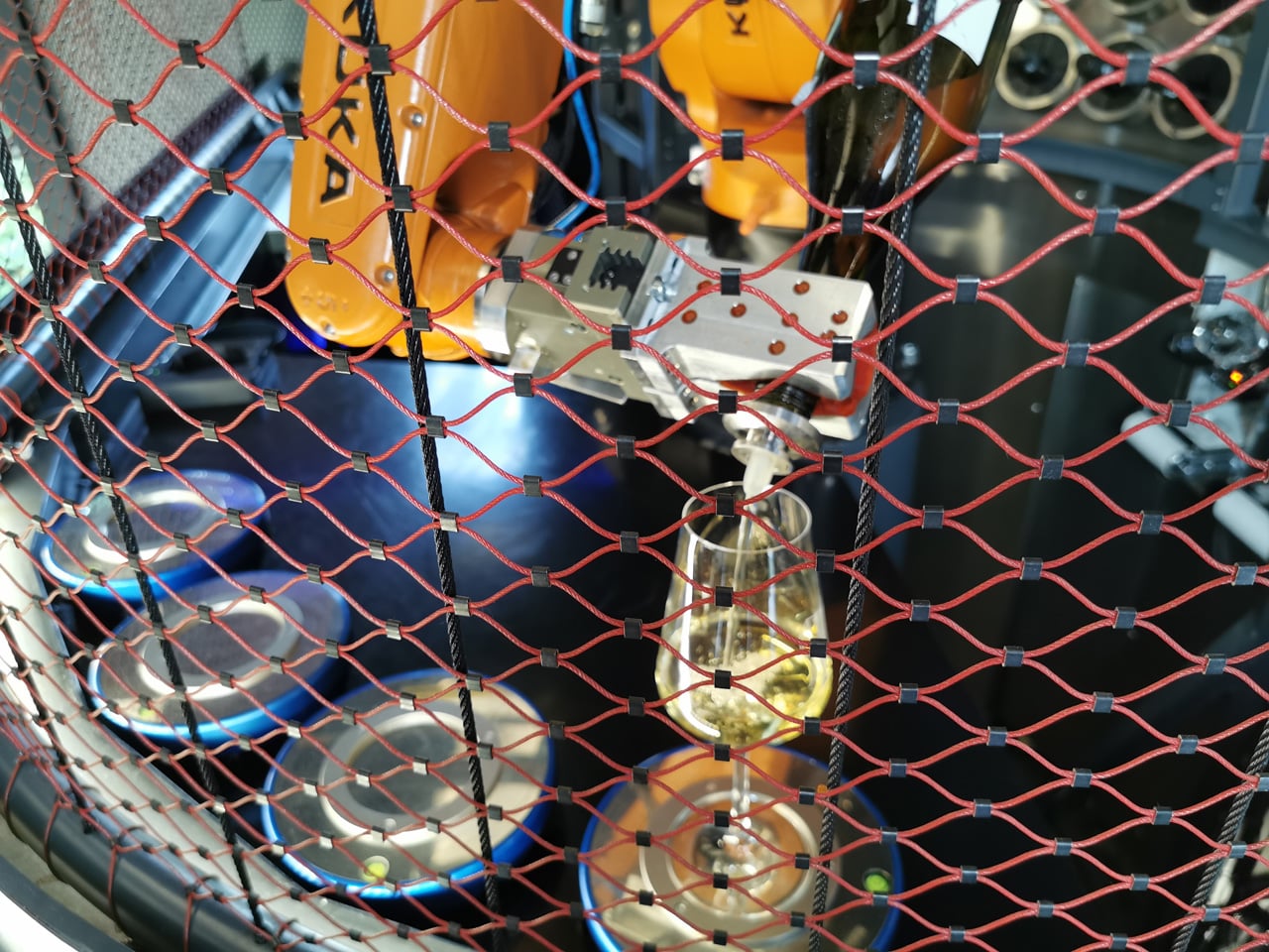 Cyberdog: robotická vinárna v Praze v Nových Butovicích