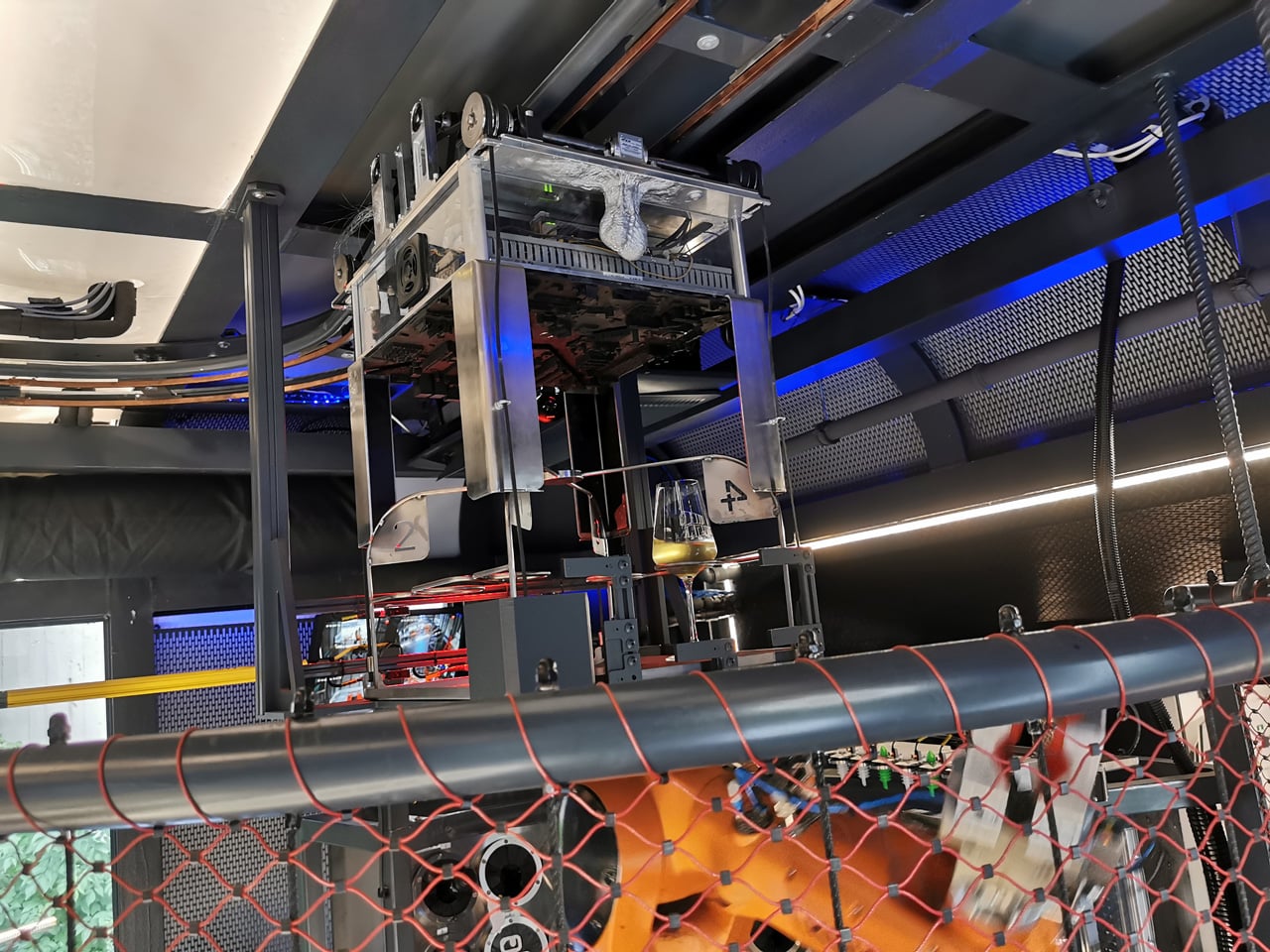 Cyberdog: robotická vinárna v Praze v Nových Butovicích