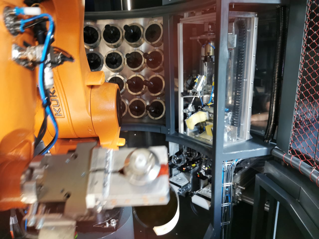 Cyberdog: robotická vinárna v Praze v Nových Butovicích