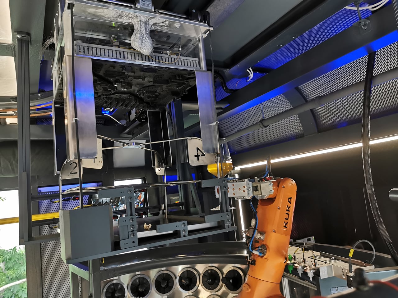 Cyberdog: robotická vinárna v Praze v Nových Butovicích