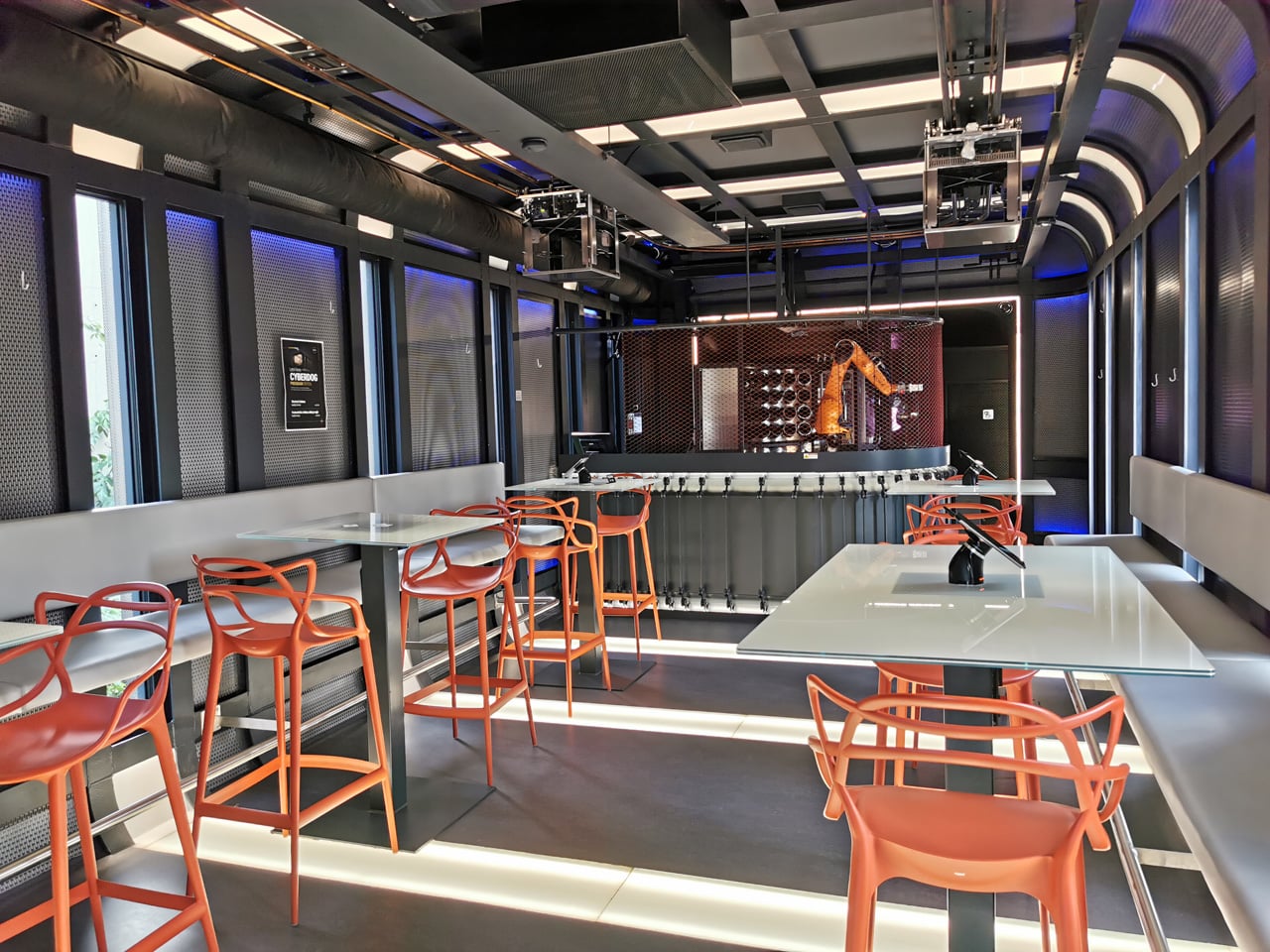 Cyberdog: robotická vinárna v Praze v Nových Butovicích