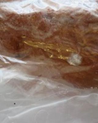 Moravské uzené maso. Kategorie: Nebezpečné potraviny. Nevyhovující parametr: plísně okem viditelné. Na povrchu potraviny se vyskytovala plíseň. Potravina neměla porušený obal. Při kontrole nebyly zjištěny nevyhovující teploty skladování tohoto výrobku. Výrobce: Zeman maso - uzeniny, a.s., Plzeň. Distributor: DC CHLAZENÉ FOT FAST OL + KL. Místo kontroly: AHOLD Czech Republic, a.s., Brno