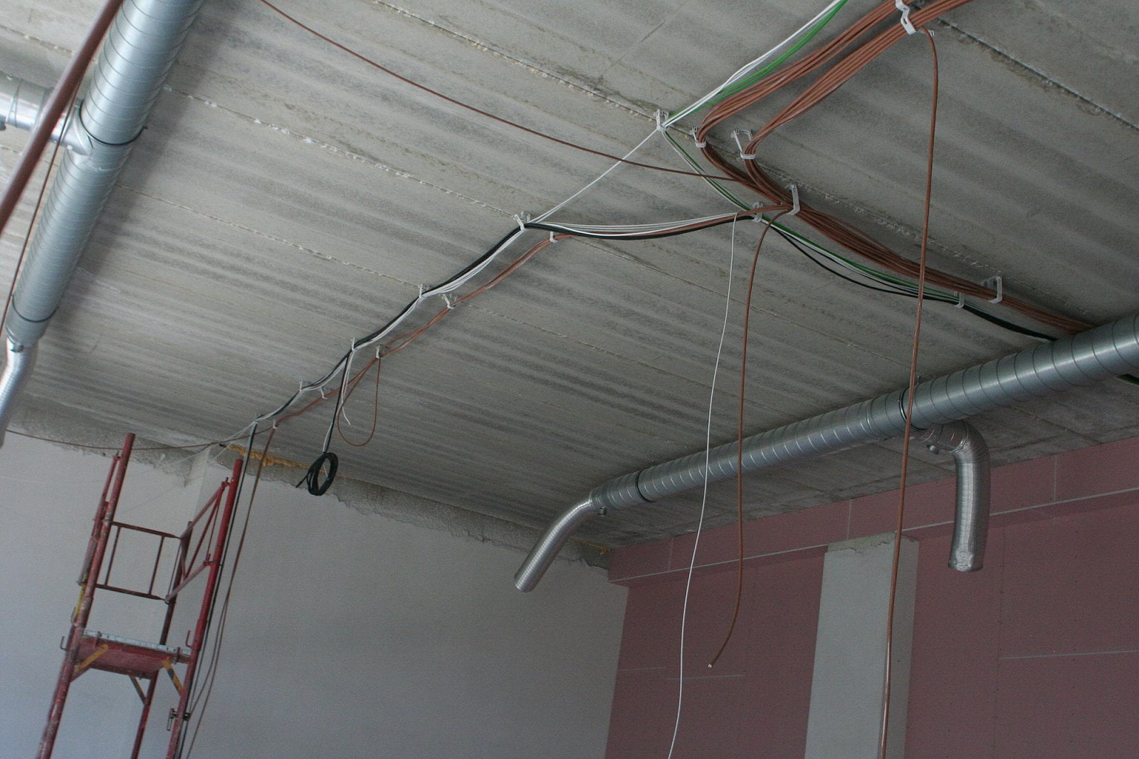 Wedos stavba olejového datacentra