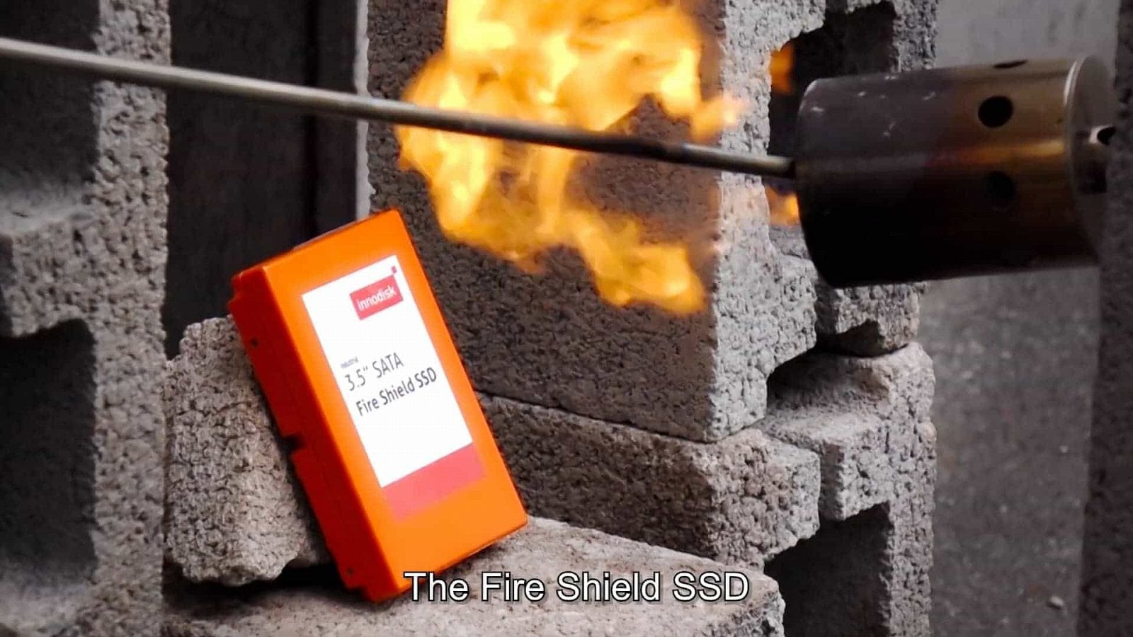 2019-07-Test-Innodisk-Fire-Shield-SSD-02.jpg