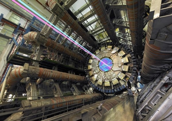 2019-01-centrc3a1la-cern-a-velkc3bd-hadronovc3bd-urychlovac48d-c