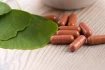Jestli váháte, kolik extraktu z ginkgo biloby tělu denně dopřát, tak nejvíce se názory kloní k dávce v rozpětí mezi 120 a 160 mg. Toto množství si pak rozvrhněte do menších dávek. Vždy je však nejlepší řídit se pokyny na příbalových letácích.