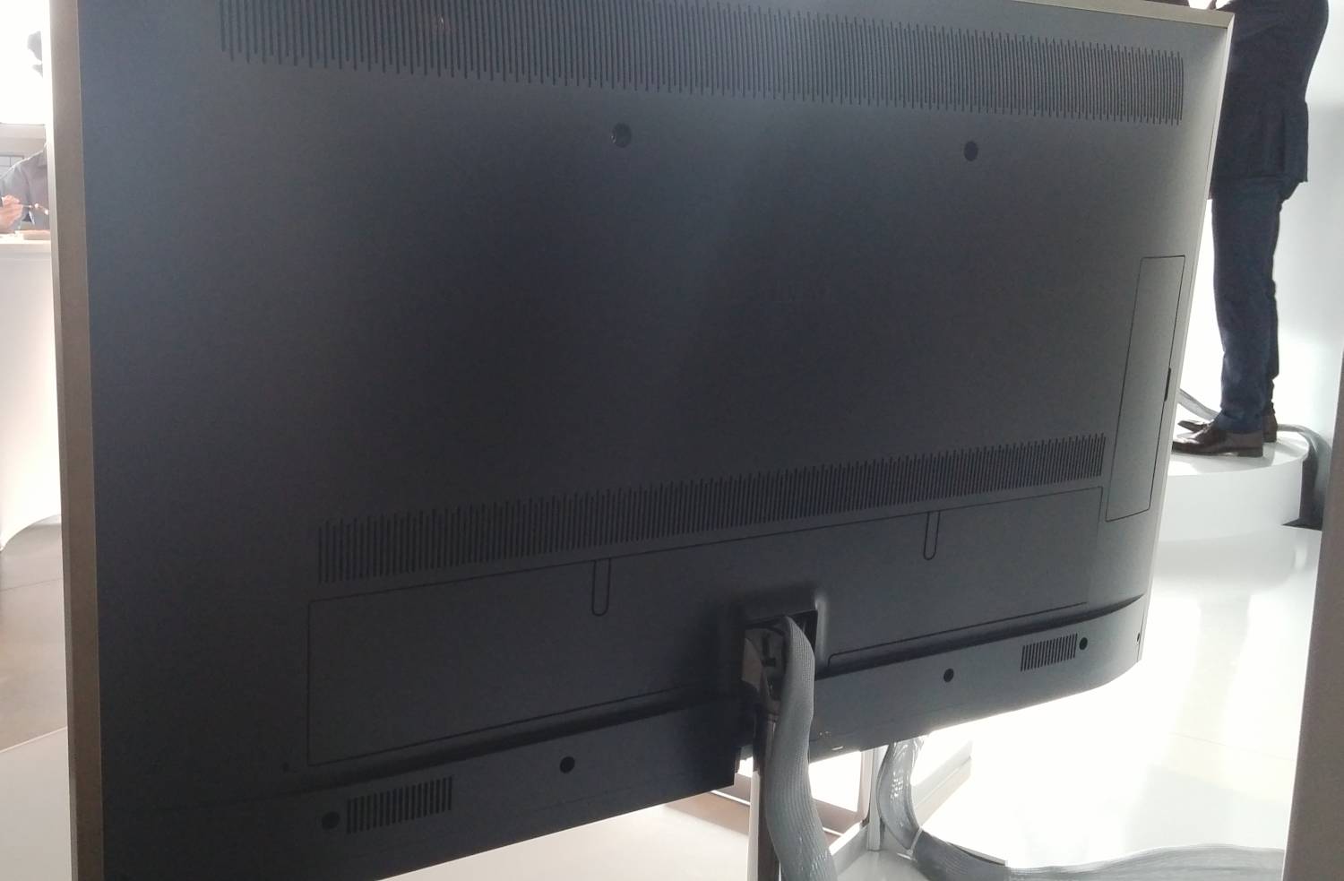 Design 360 stupňů aneb Reference 55 je pěkná ze všech stran. Stačí jen vyřešit kabeláž...