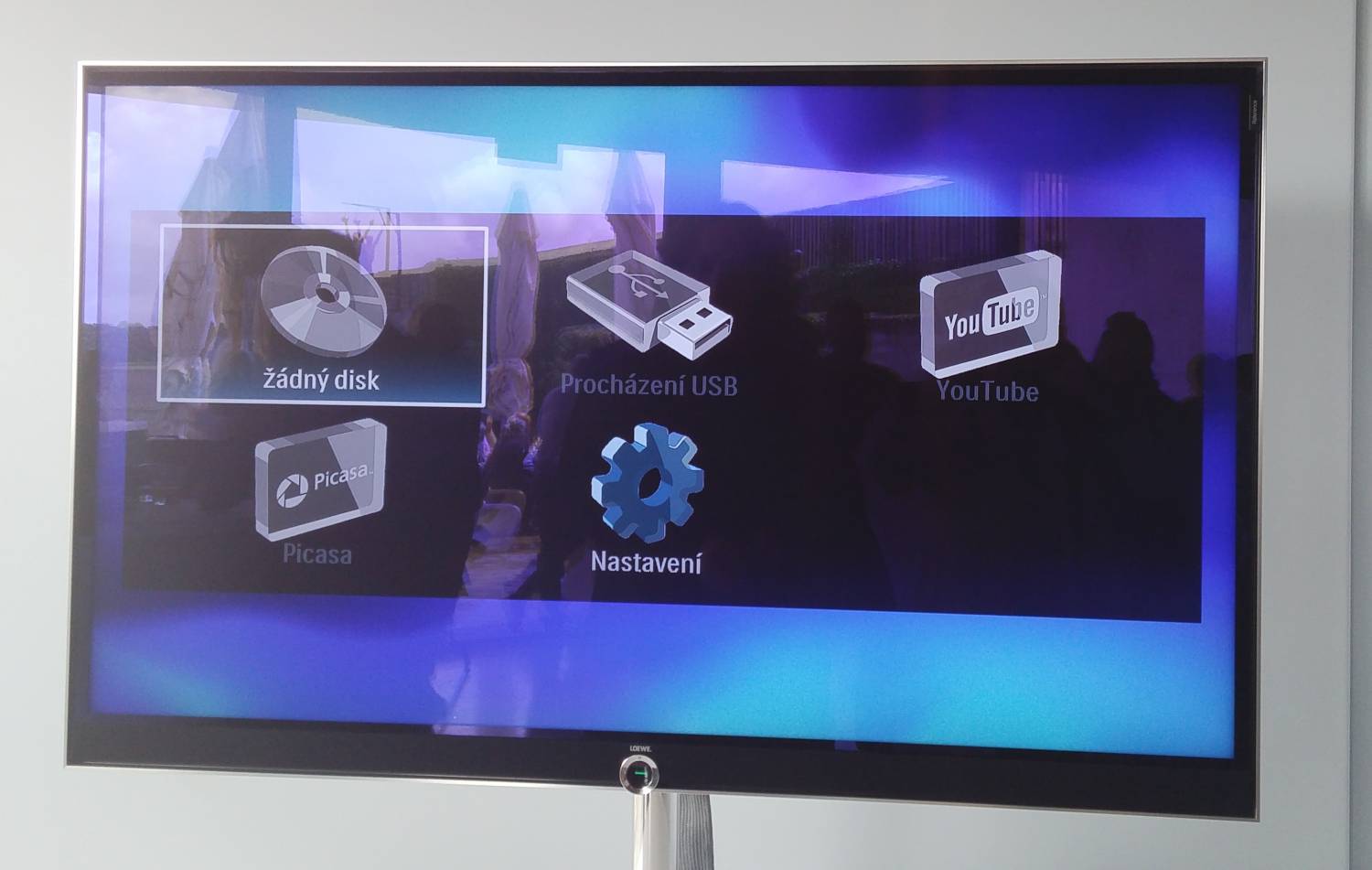 Domácí obrazovka vám možná připomene Philips pracující (nyní už jen některé modely) taktéž na platformě Netrange. Tady jsou ikony o poznání jemnější a propracovanější.