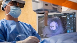 Oční klinika FN Ostrava je prvním pracovištěm v Evropě, které používá při všech typech očních operací mikroskop Beyeonics One.