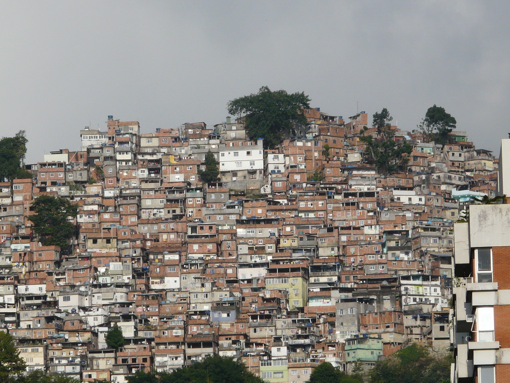 Rio de Janeiro je pověstné svými slumy. Životní úroveň obyvatel ale v posledních letech roste, třeba se brzy stanou minulostí.