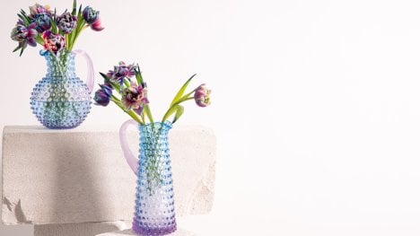 Náhledový obrázek - České Klimchi se vytasilo s novou kolekcí ikonických hobnail džbánů. Jejich barevné kombinace zachycují proměnu světla během dne