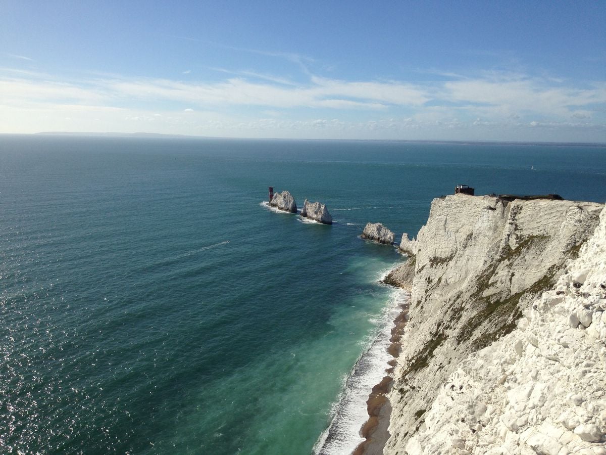 Farma leží na ostrově Isle of Wight, pro který je typická krajina s útesy
