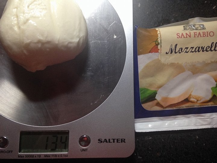 2. Měla vážit 125 g, váží 134 g